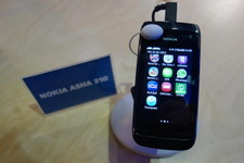 【MWC 2013】体験版LINEをインストールした「Asha」　ノキアブースで発見 画像