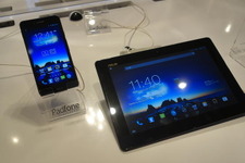 【MWC 2013】ASUS、スマホとタブレットが合体するユニークな新商品「PadFone Infinity」を発表 画像