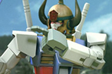 共闘先生×『ガンダムブレイカー』、先生の兜を被った初代ガンダムが登場する新CM「カスタマイズ」篇公開 画像