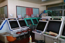 当時の姿のまま中古ビル内に放棄されていた90年代ゲーセン 画像