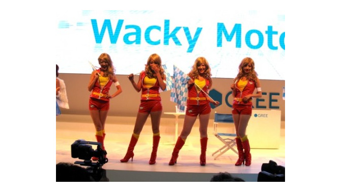 【TGS 2012】コンパニオンさんとレースバトル！グリーブースのiOS/Android『Wacky Motors GP』