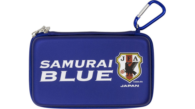 青地に白文字「SAMURAI BLUE」が眩しいサッカー日本代表公式グッズ