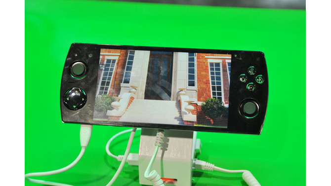中国のMVNO・Snailが展示したゲーム機一体型のスマホ「W3D」