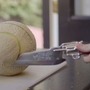 バスターソードでトマトを両断!海外クリエイターが『FF』風キッチンナイフを制作