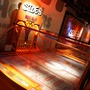 ナムコのゲーミングバー「SIDE-B」渋谷にオープン ― アーケードゲームはもちろん、アナログゲームや卓球も