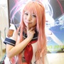 【レポート】「コミケ89」企業ブースのコスプレイヤー写真を一挙130枚！胸元の空いたコスプレイヤーも