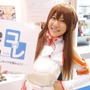 【レポート】「コミケ89」企業ブースのコスプレイヤー写真を一挙130枚！胸元の空いたコスプレイヤーも