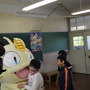 嘉瀬小学校4年生のみんなとニャース