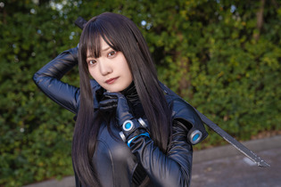 【コスプレ】黒スーツで際立つボディライン！端正な顔立ちとしなやかなポージングで魅せる「GANTZ」レイカに扮したコスプレイヤーに注目【写真9枚】 画像