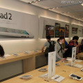 「iPad Smart Cover」もセットで購入する姿が目立った 「iPad Smart Cover」もセットで購入する姿が目立った
