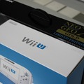 Wii Uの箱と比べるとその大きさは一目瞭然