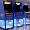 スウェーデンの空港に「チャリティーアーケード筐体」登場…ゲームプレイが募金に