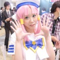 【レポート】「コミケ89」企業ブースのコスプレイヤー写真を一挙130枚！胸元の空いたコスプレイヤーも