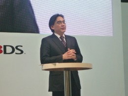 【Nintendo World 2011】岩田社長が助っ人で登場『nintendogs + cats』ステージプレゼン、新要素を訊く