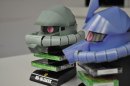 「Fit's Link×機動戦士ガンダム ザク&グフ」のペーパークラフト