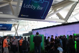 【GDC 2014】無料ドリンク提供中、Xbox Oneタイトルも遊べる「Microsoft Lobby Bar」で一休み?