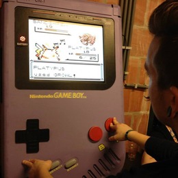 海外ファンが巨大ゲームボーイ「Game Boy XXL」製作…こいつ、動くぞ！