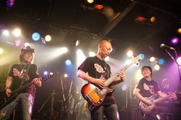 【レポート】STGファンのハートをがっちり掴んで離さない「HEAVY METAL RAIDEN」と「佐藤豪バンド」の対バンライブ