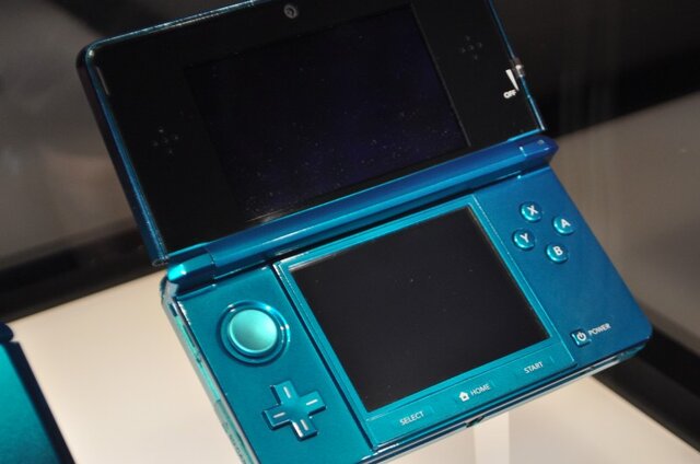 【E3 2010】ニンテンドー3DSは4カラーが展示