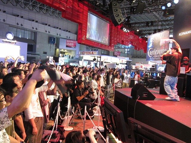 【TGS 2010】Kinectで皆でダンス！『DanceEvolution』スペシャルステージ