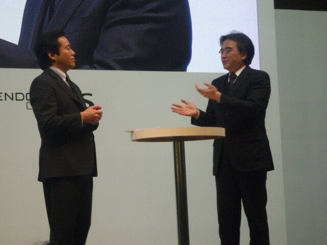 【Nintendo World 2011】岩田社長が助っ人で登場『nintendogs + cats』ステージプレゼン、新要素を訊く