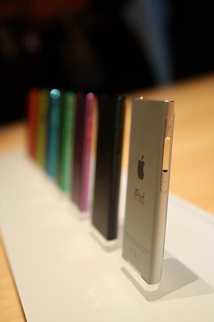 展示会/薄型化した第7世代iPod nano