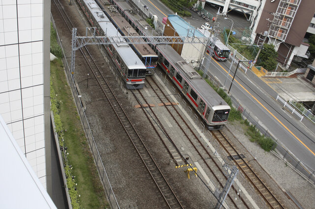 東横線を眺めながらしばしの休憩タイム