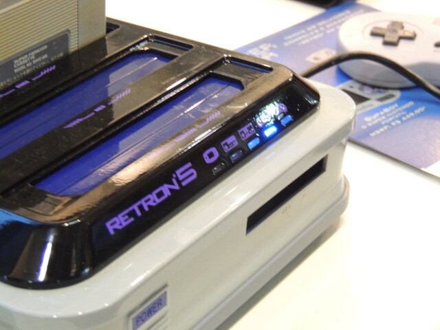 【ブラジルゲームショウ 2013】次世代機の裏で注目を集める新ハード？「RetroN 5」を遊んできた
