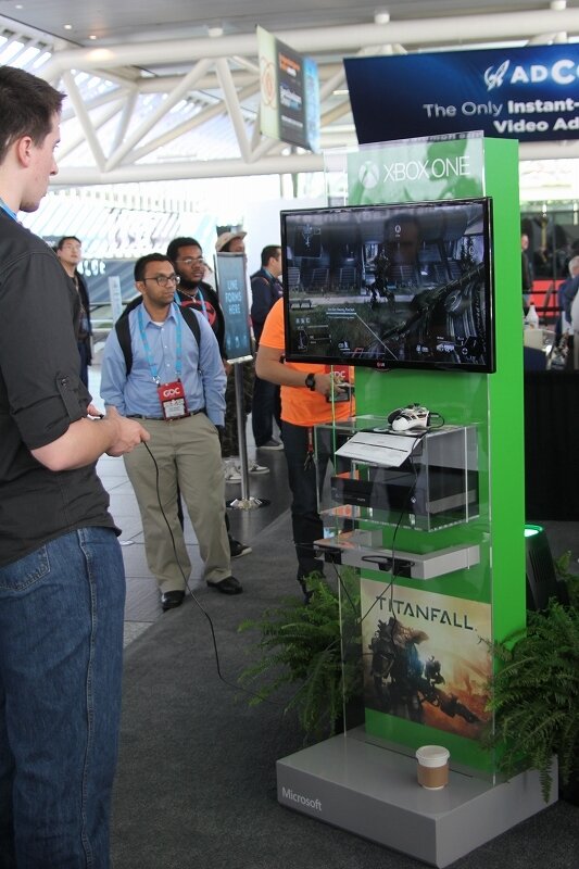 【GDC 2014】無料ドリンク提供中、Xbox Oneタイトルも遊べる「Microsoft Lobby Bar」で一休み?