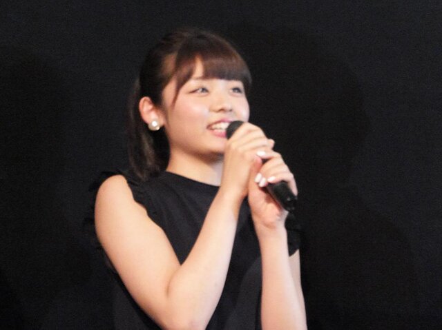 劇場版「青鬼」の舞台挨拶にて、AKB48・入山杏奈の笑顔が飛び出す ─ 「7000人だと立ち見がいっぱいですね」