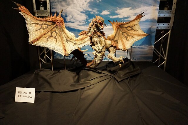 「モンスターハンター展」の内部に潜入！初代『MH』構想時の資料やUSJによる造形物などがビッシリ！