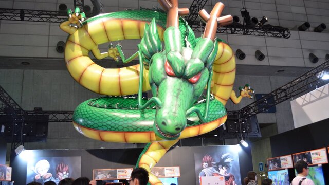 【TGS 2014】バンダイナムコのブースは豪華絢爛！ガンダムもゴジラも神龍もコスプレイヤーも！