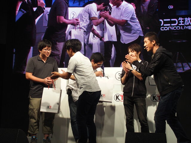 【TGS 2014】勇者リンクはやっぱり強かった！竹若元博さん、田村裕さんも駆けつけた『ゼルダ無双』ゲーム大会