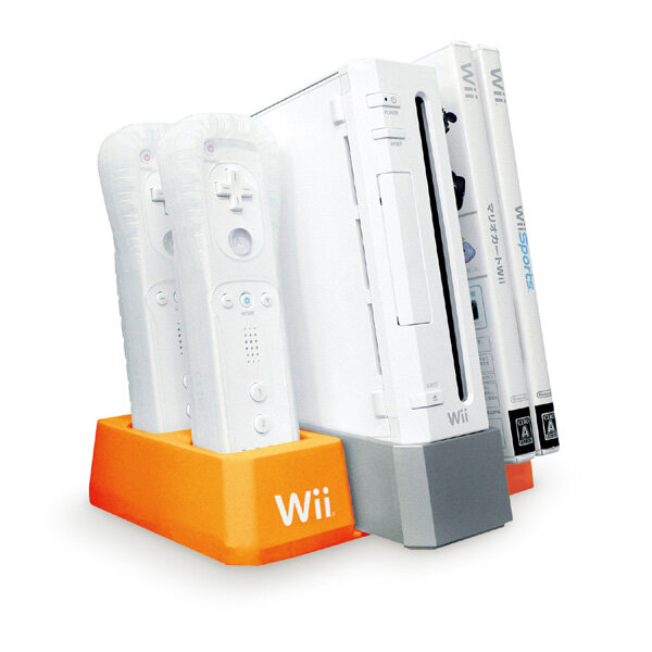 リモコンもソフトもハンドルもOK！Wii横にジャストフィットな専用収納アクセサリー発売
