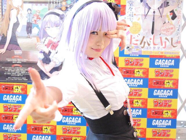 【レポート】「コミケ89」企業ブースのコスプレイヤー写真を一挙130枚！胸元の空いたコスプレイヤーも