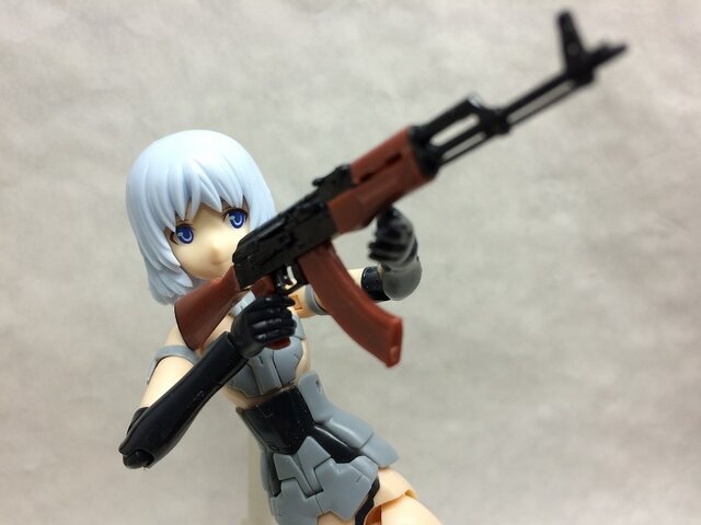 【日々気まぐレポ】第137回 数々のFPSに登場する突撃銃が1/12スケールに！「LittleArmory AKM」で遊んでみた