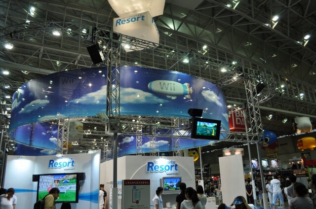 【WHF 2009夏】『Wii Sports Resort』一色の任天堂ブース・・・ブルーのリモコンも確認！