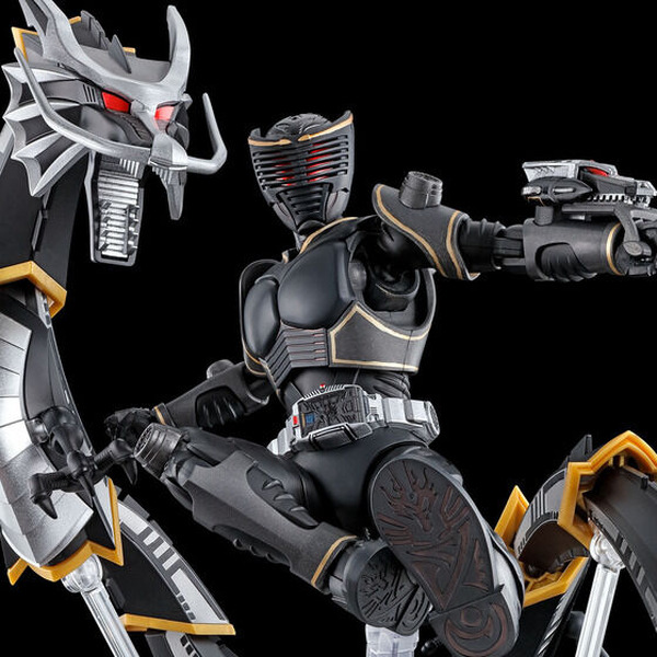 仮面ライダーリュウガ」の新作プラモ登場!暗黒の業火をまとった“黒い