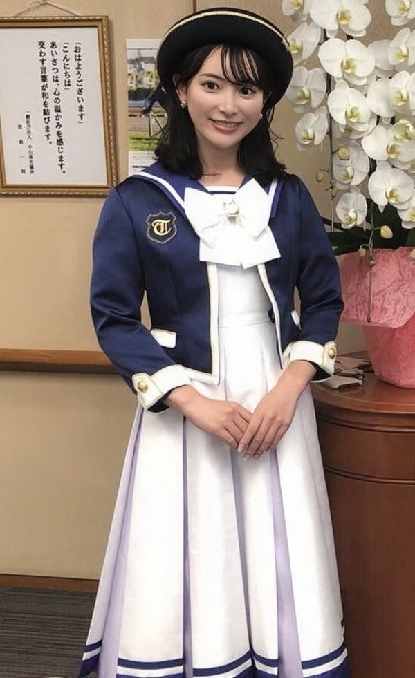 ウマ娘』×中山競馬場、コラボ衣装の「ウィナーズレディ」が美しい