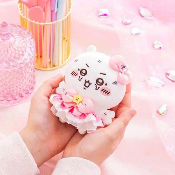 ピンチ”に駆け付ける魔法少女姿の鎧さん！「まじかるちいかわ」新商品