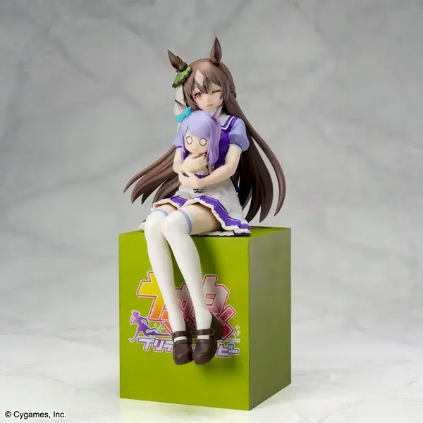 ウマ娘』トレセン学園制服の「サトノダイヤモンド」がおすわり姿で立体