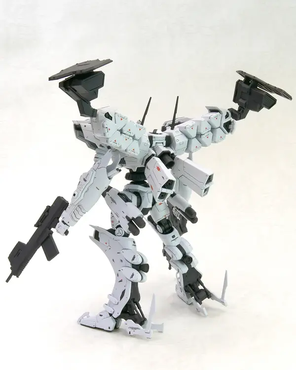 アーマード・コア』より「ラインアーク ホワイト・グリント＆V.O.B