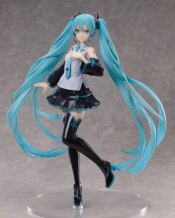抱えるほど大きい！「初音ミク」が1/3スケールでフィギュア化、衣装の