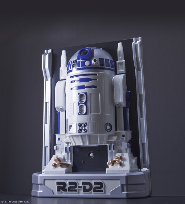 喋る等身大「R2-D2」フィギュアが約35,000円で予約開始、半立体型で人