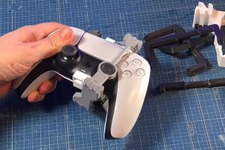 左手は添えるだけ…個人制作によるPS5コントローラー用「片手操作アタッチメント」が登場 画像
