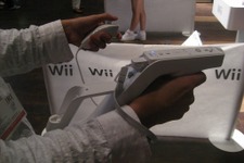 【CAPCOM Wii&DS新作タイトル発表会】 Wiiザッパーも触っちゃいました！『バイオハザードUC』プレイレポート 画像