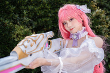 【コスプレ】「私たちは希望の象徴、勝利の女神です」 『NIKKE』ドロシーの純白のドレス姿がまるで天使！！注目レイヤー・桜はるか【写真10枚】 画像
