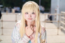 【コスプレ】髪を下ろした“前髪ぱっつん”いろは殿のかわいさに一目惚れ！太ももが映えるスタジャンとショートパンツのコーデもおしゃれな人気レイヤーに大注目【写真8枚】