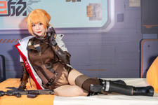 太ももが目立つ戦闘服は、防御力低そう…？美女コスプレイヤーが『ドルフロ2』グローザを披露【台北ゲームショウ2024】