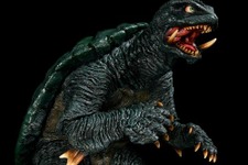 酒井ゆうじ氏完全監修で伝説のソフビキットが復活！現代の技術を詰め込んだ全高約32センチの大迫力「ガメラ1996（G2）」がカッコよすぎる 画像